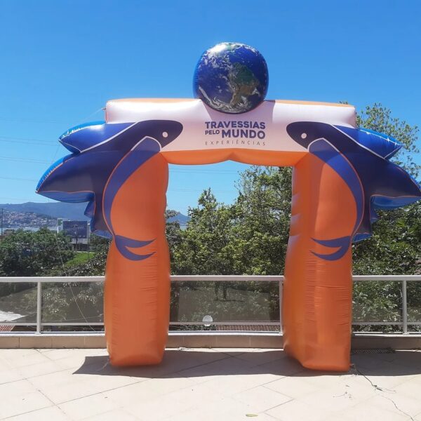 Benefícios dos infláveis promocionais como mídia alternativa.