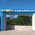 Benefícios dos infláveis promocionais como mídia alternativa.